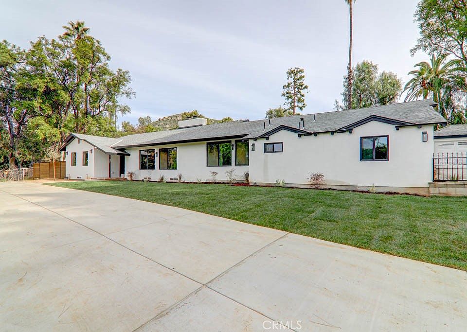 1st image of 6174 Hawarden Dr