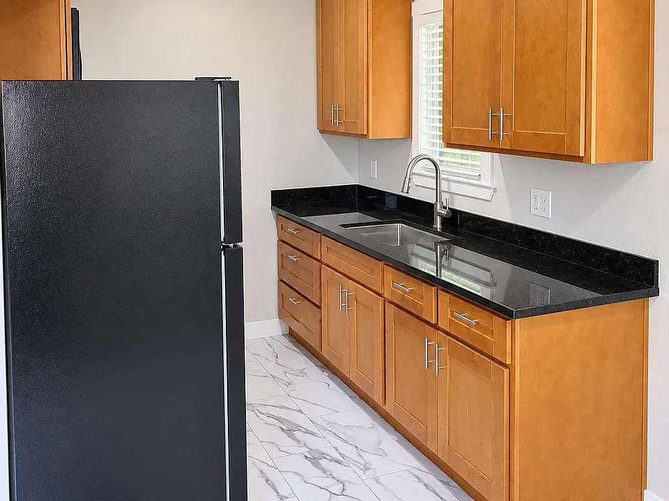 156 W K St #4