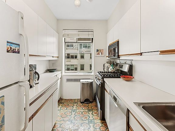 4th image of 25 Sutton Pl S APT 16O