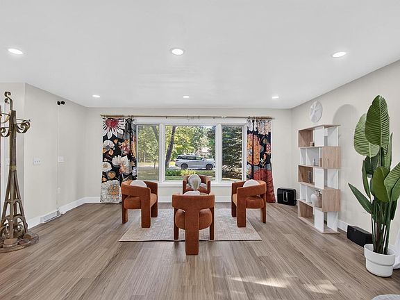 5th image of 13043 W Lancaster AVENUE