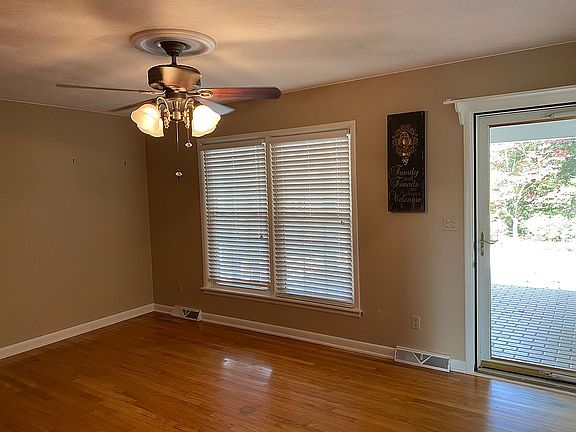 5th image of 5588 Graham Ln