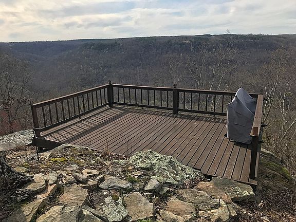 4th image of 550 Greenbriar Overlook Dr