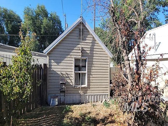 4th image of 704 E Grove Ave