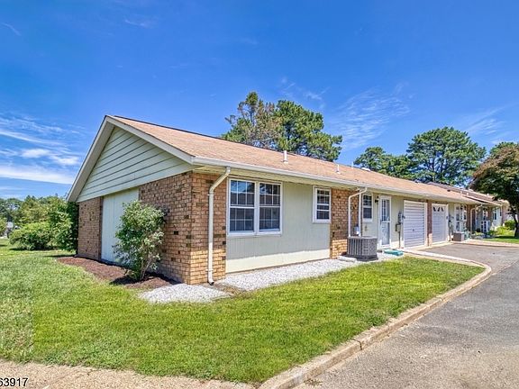 2nd image of 27D Cambridge Cir