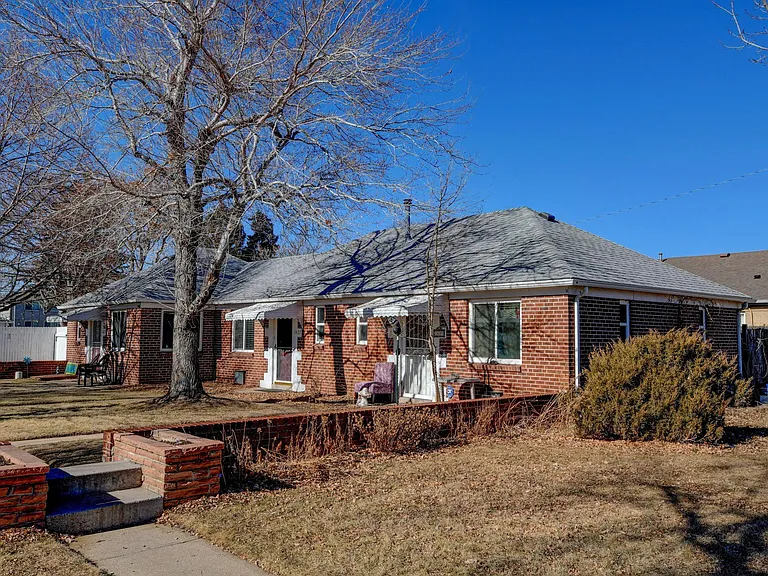 1427 N Jasmine St — Photo 1