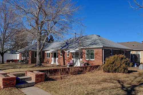 1427 N Jasmine St Photo 1