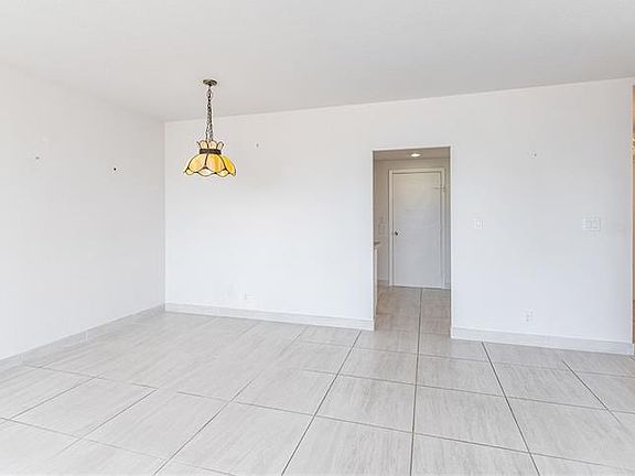 5th image of 3233 NE 34th St APT 1614