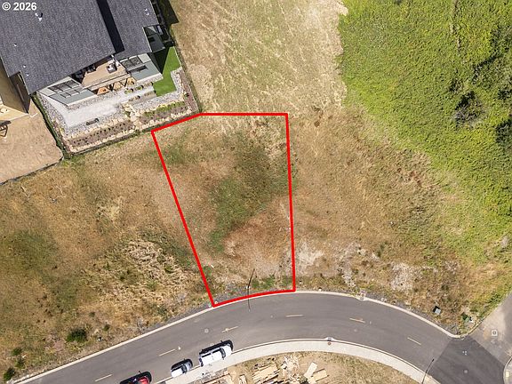 2nd image of 215 NE Upper Basso Cir