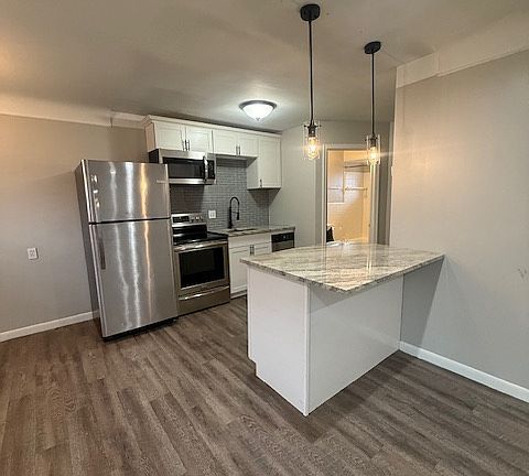 4th image of 3920 Devon Rd