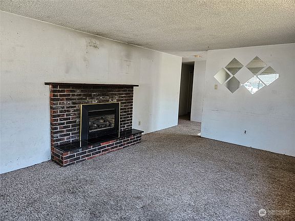 4th image of 915 Barnhard Street