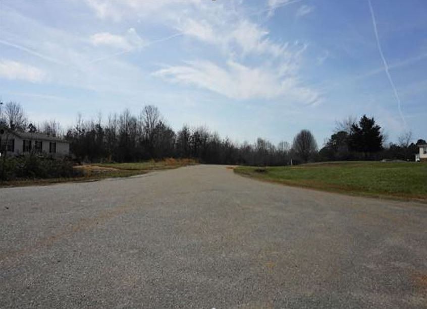 2nd image of 128 Red Oak Dr