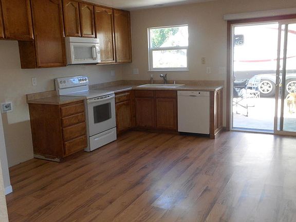 4th image of 2878 Fernwood St