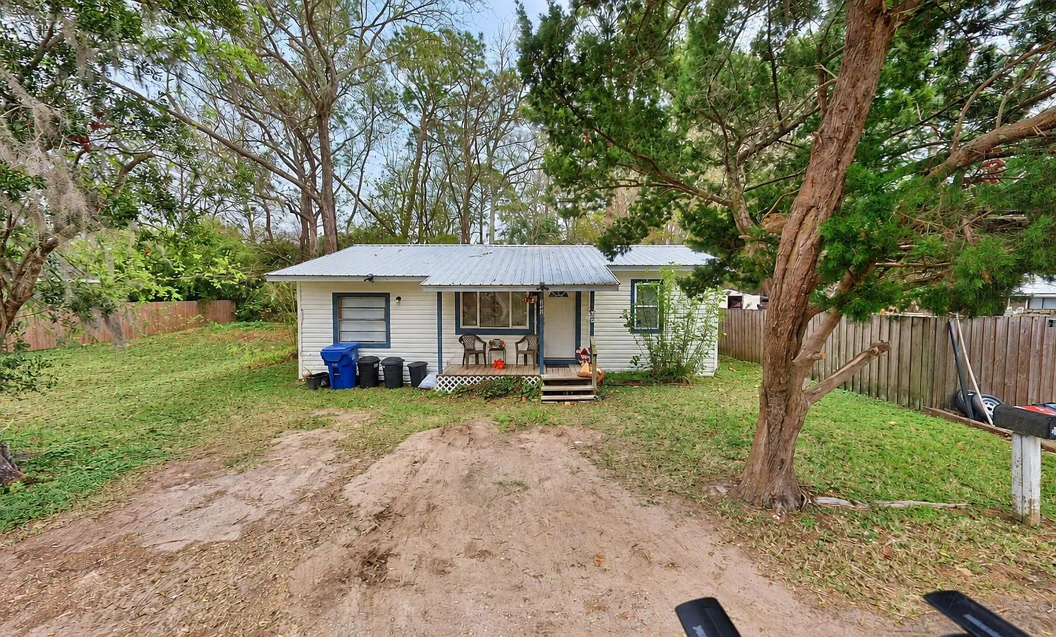 3 bed, 963 sqft, $1,449 — Photo 1