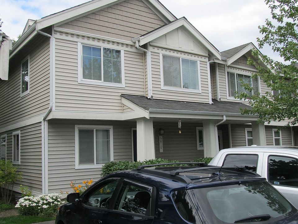 End unit townhome