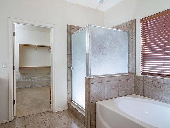 4th image of 827 E Grosvener Hills Pl