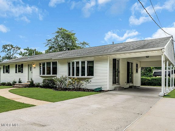 3rd image of 733 Harmony Road
