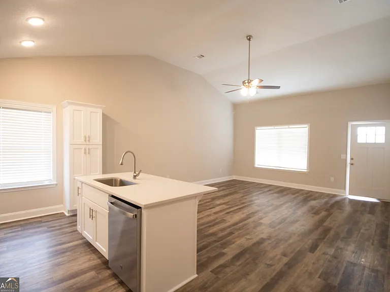 106 Woodsedge Dr #B — Photo 2