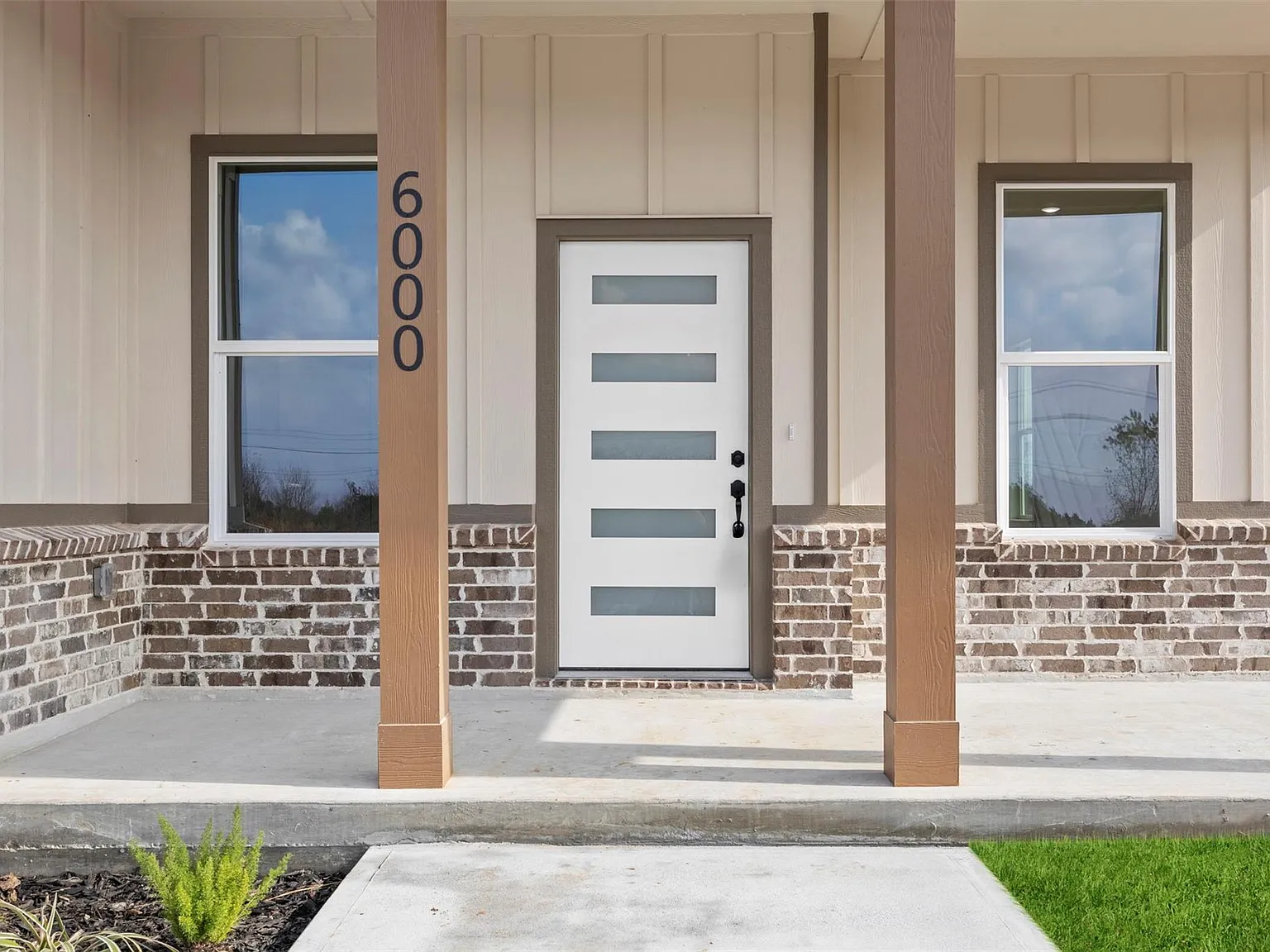 3 bed, 2.0 bath, 1300 sqft, $1,800 — Photo 2
