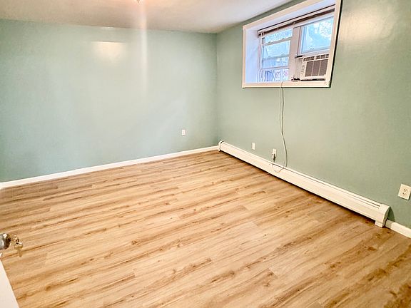 2nd image of 184 Quinlan Ave Floor 1