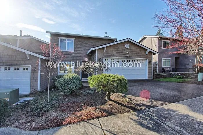 3 bed, 3.0 bath, 2031 sqft, $3,000 — Photo 2