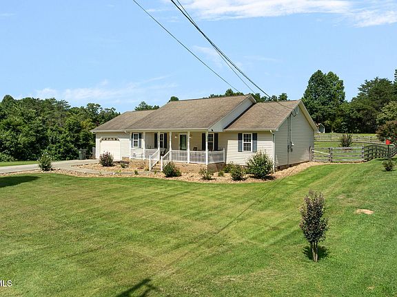 3rd image of 214 Sunny Hill Ct