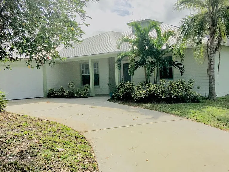 310 Shady Ln — Photo 5