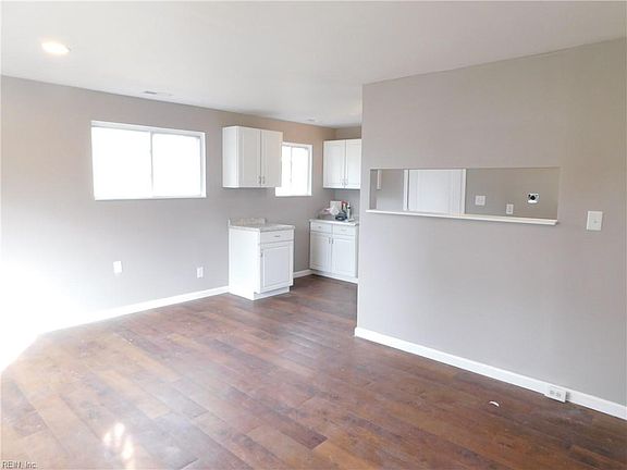 3rd image of 303 Ivey St