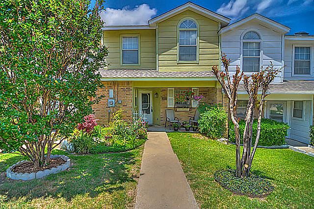 1st image of 3903 Brandon Park Dr