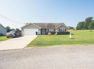 400 Daytona Dr, Cornersville, TN 37047