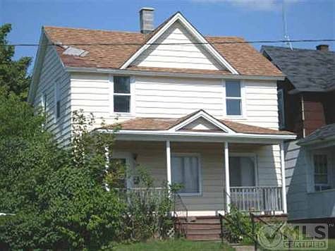 1st image of 724 W Adams St