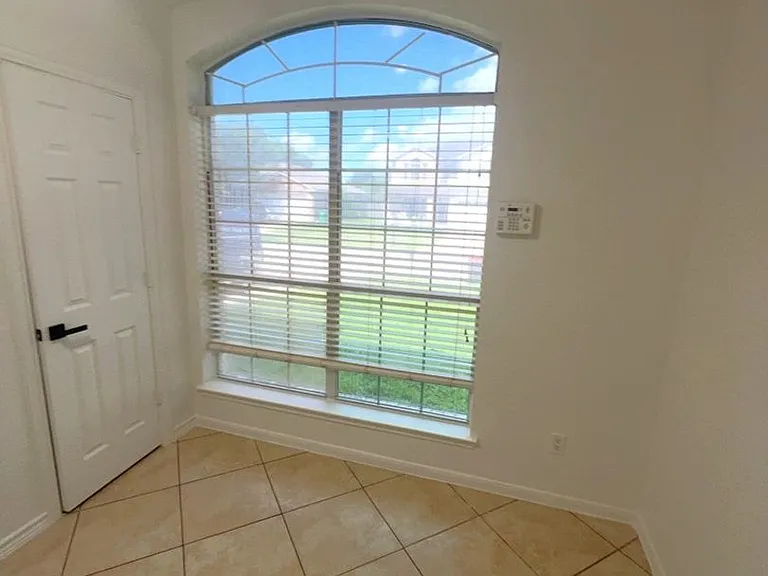 810 Chance Ln — Photo 14