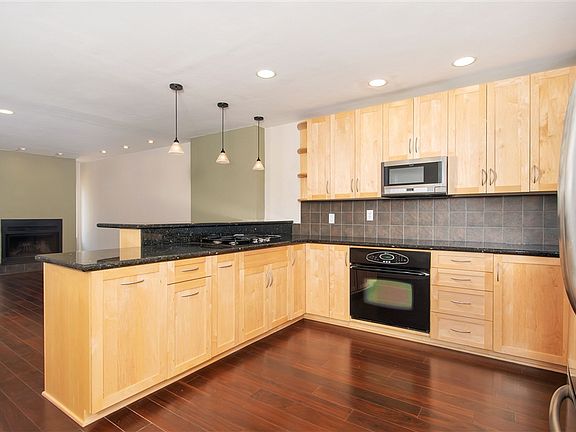 2nd image of 943 Torrance St APT 7