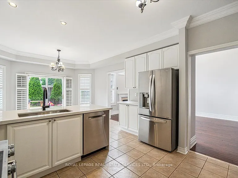 54 Stonebrook Cres — Photo 16