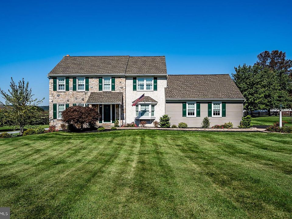 1st image of 217 Vincent Dr