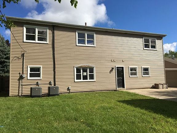 3rd image of 423 Robinhood Dr