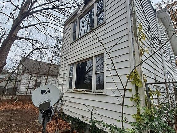 4th image of 3833 Merrimac Ave
