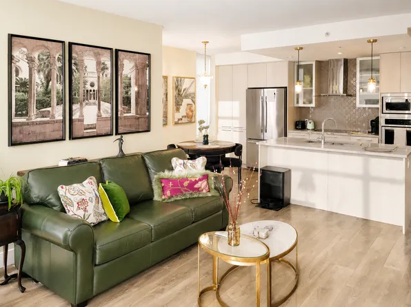 960 Yates St #1405, Victoria, BC V8V 3M3