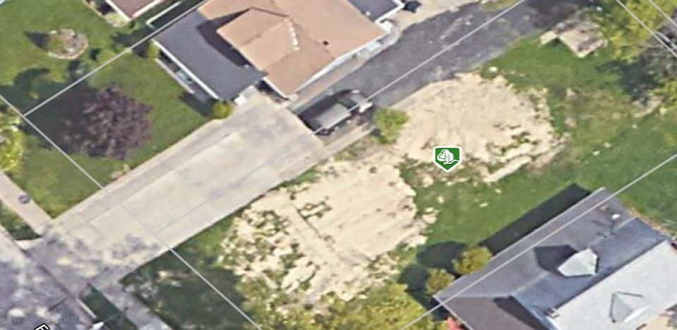 1st image of 45 E 220th St