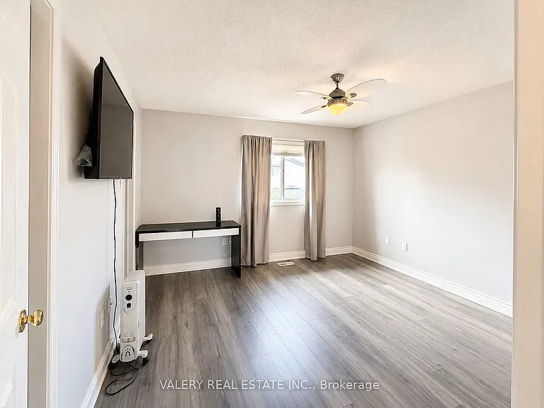 12 Letty Ave — Photo 7