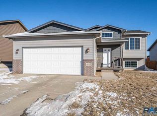 4112 S Linedrive Ave, Sioux Falls, SD 57110