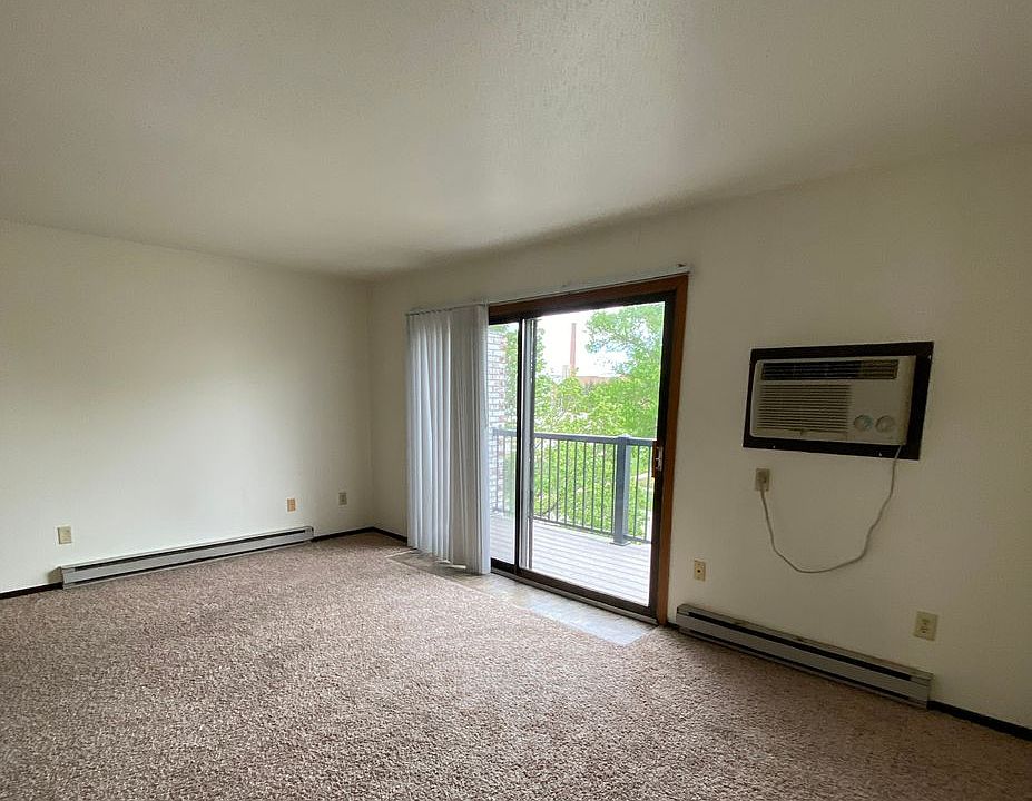 2nd image of 1132 16th St N APT 9