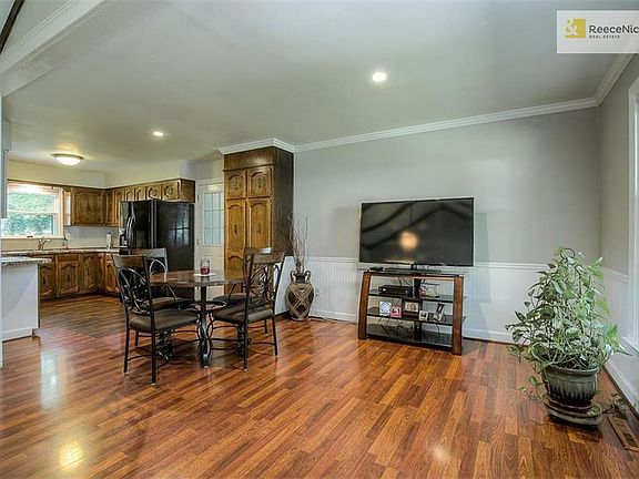 Eat in Kitchen/Dining Space
