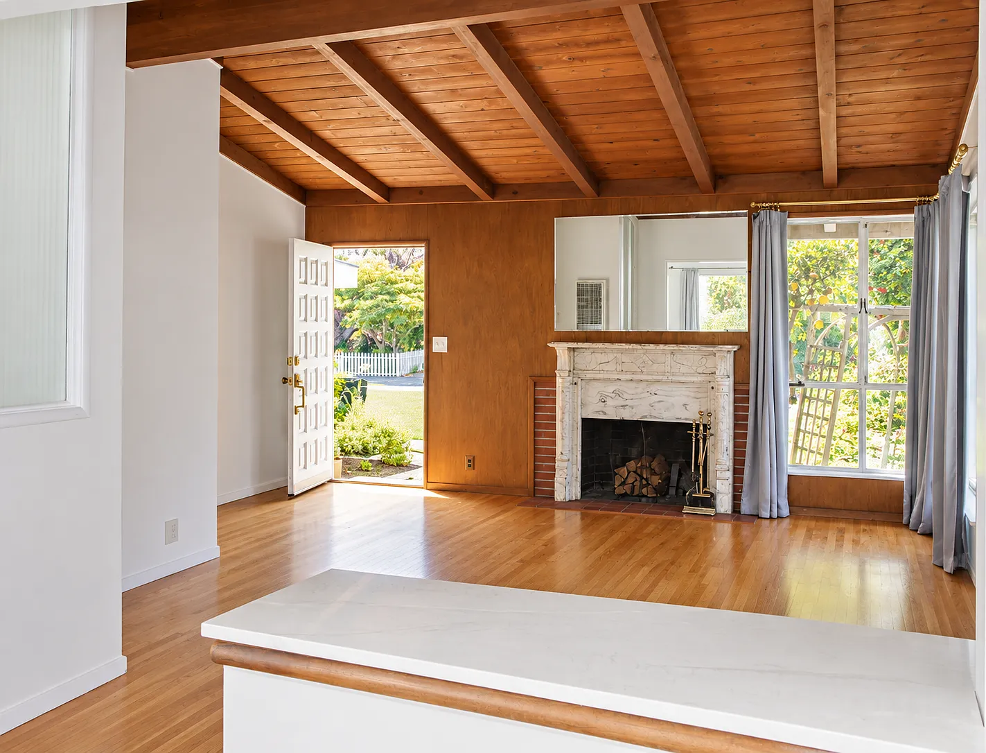 3 bed, 1.5 bath, 1132 sqft, $4,000 — Photo 3