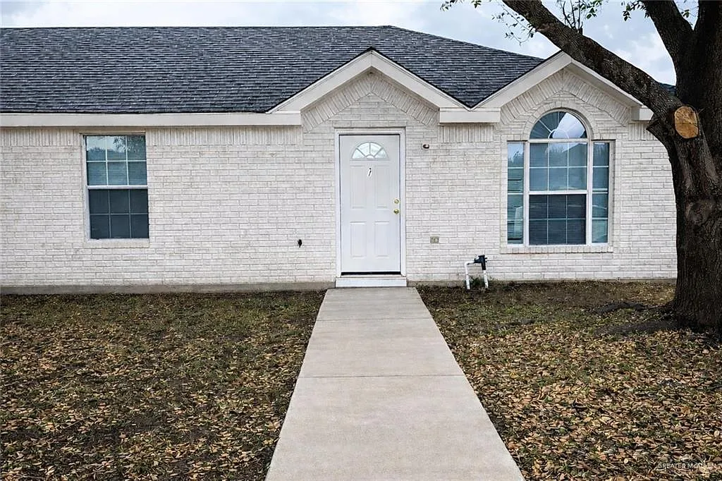 2 bed, 2.0 bath, 3944 sqft, $800 — Photo 1