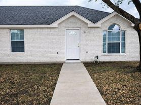 619 La Mancha Dr, Edinburg, TX