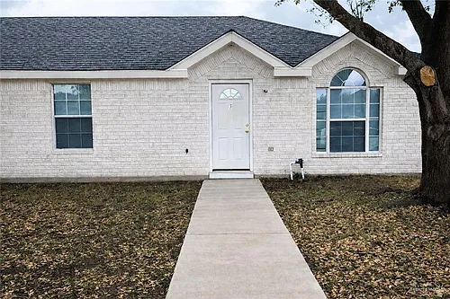 619 La Mancha Dr #1 Photo 1