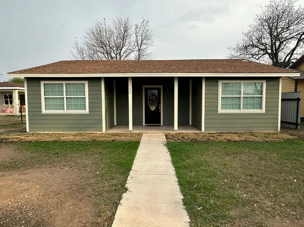 125 W Zaragosa St, Uvalde, TX 78801