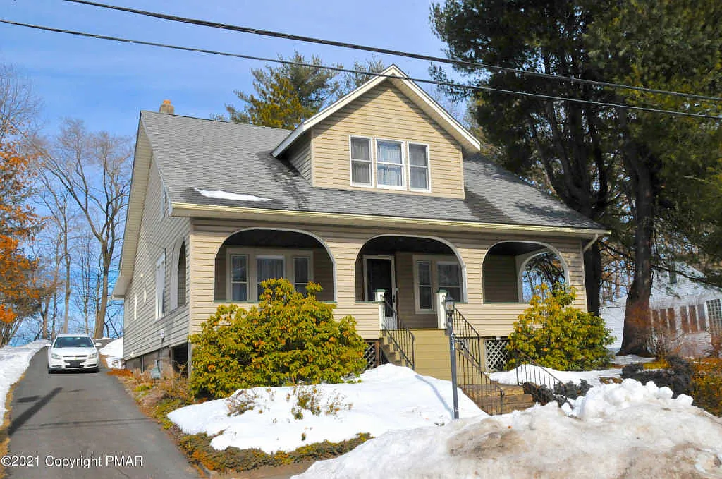 404 Colbert St photo 1