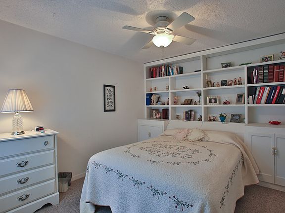 4th image of 872 Stonybrook Cir