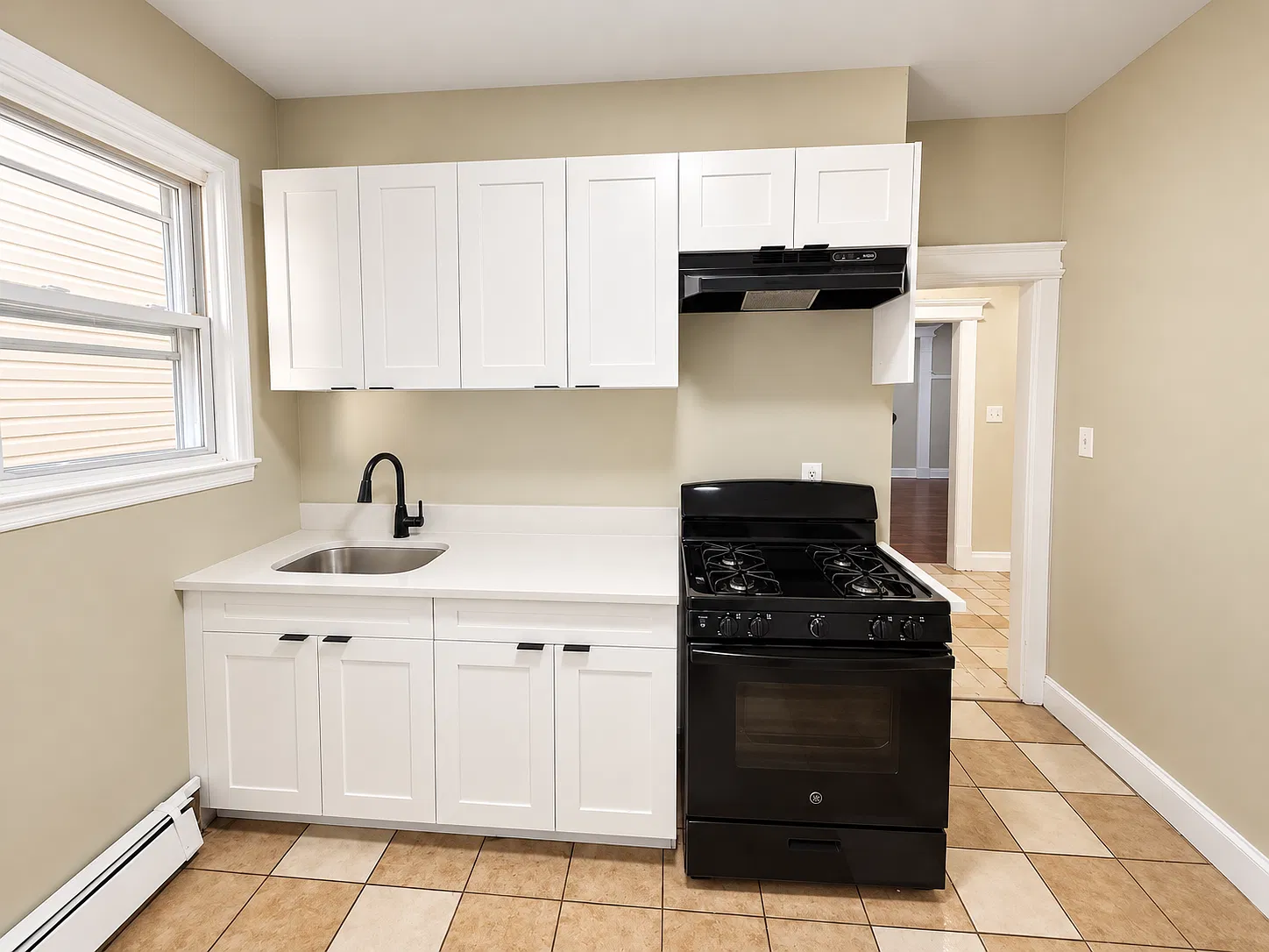 3 bed, 1.5 bath, 1200 sqft, $2,095 — Photo 1